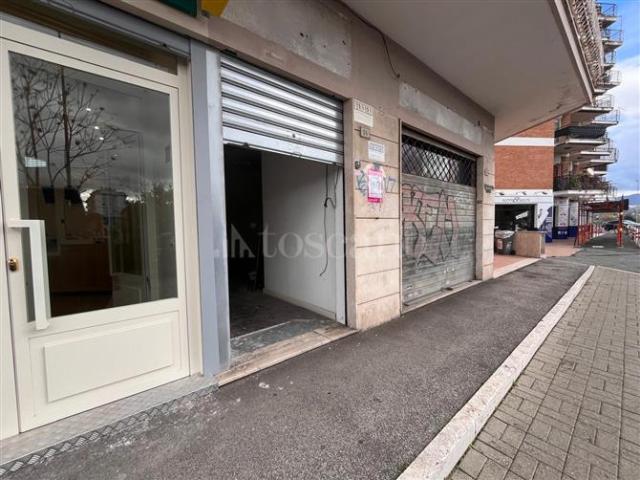 Negozio di 96 mq a Ciampino