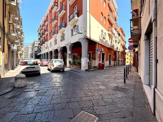 Negozio di 90 mq a Centro Storico Avellino