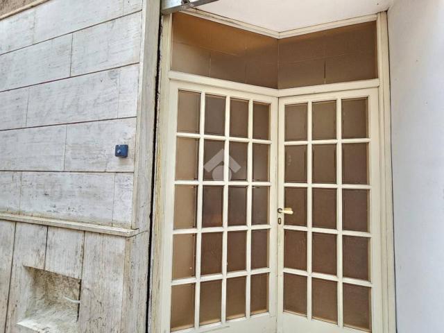 Negozio in affitto a Taranto
