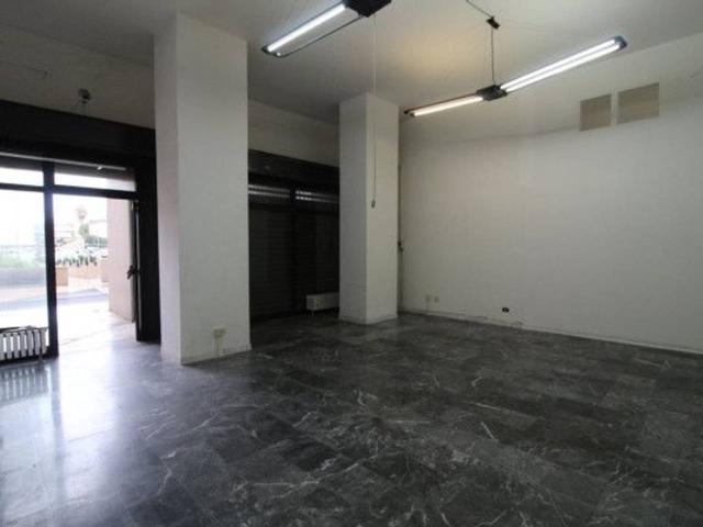 Negozio in affitto a Taranto