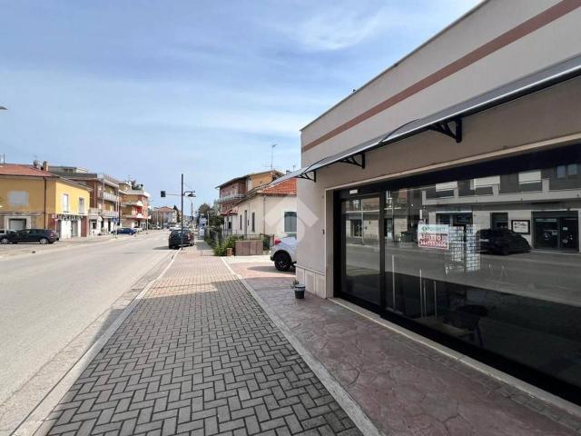 Negozio in affitto a Teramo