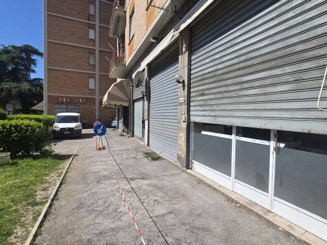 Negozio in affitto a Terni