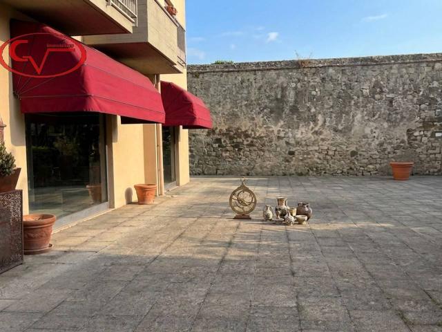 Negozio in affitto a Terranuova Bracciolini
