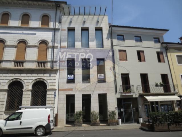 NEGOZIO in AFFITTO a THIENE
