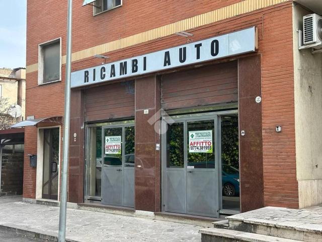 Negozio in affitto a Tivoli