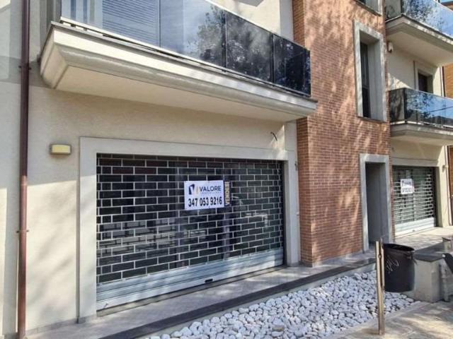 Negozio in affitto a Todi