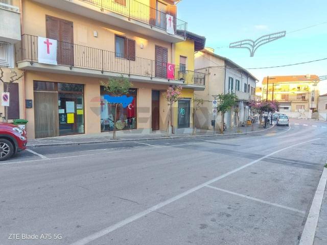 Negozio in affitto a Tollo