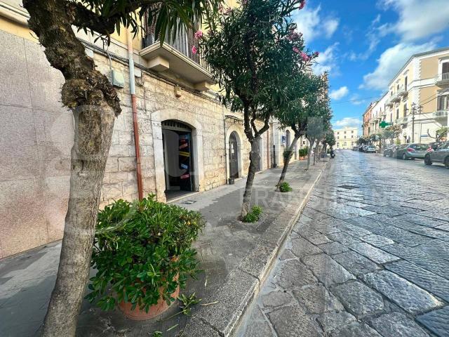 Negozio in affitto a Trani