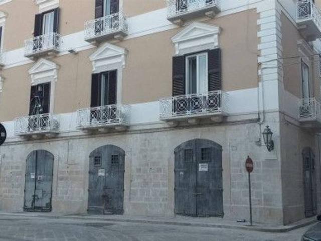 Negozio in affitto a Trani