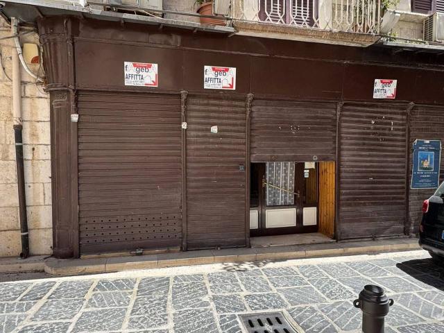 Negozio in affitto a Trani