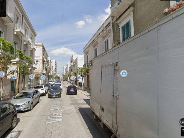 Negozio in affitto a Trani