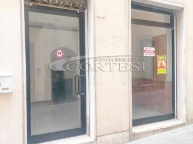 Negozio in affitto a Umbertide