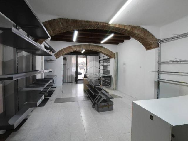 Negozio in affitto a Urgnano