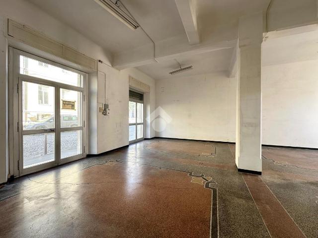 Negozio in affitto a Vado Ligure
