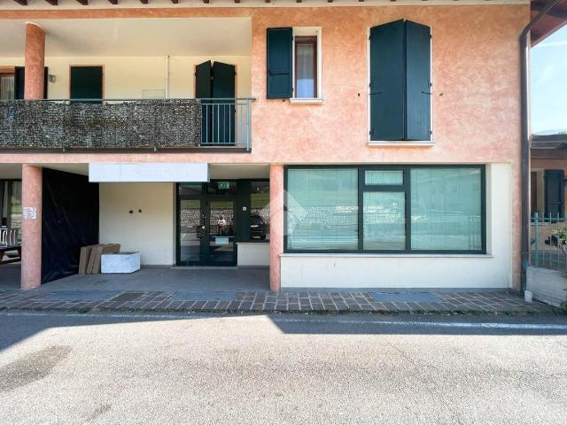 Negozio in affitto a Vallio Terme