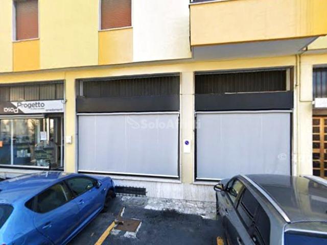Negozio in affitto a Varese