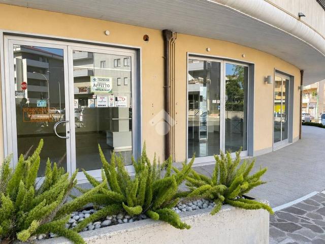 Negozio in affitto a Vasto
