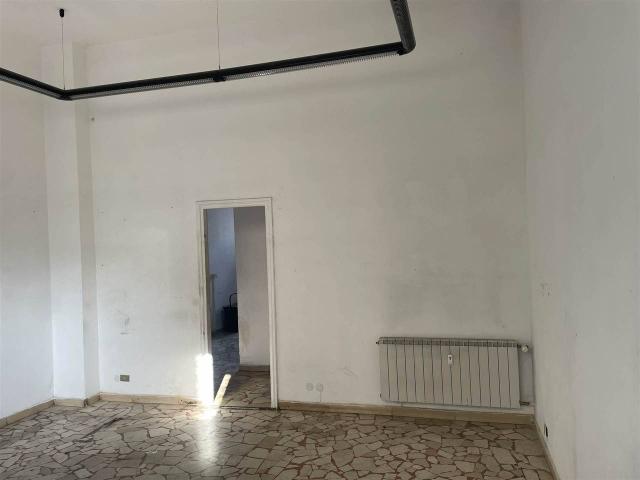 Negozio in affitto a Vercelli