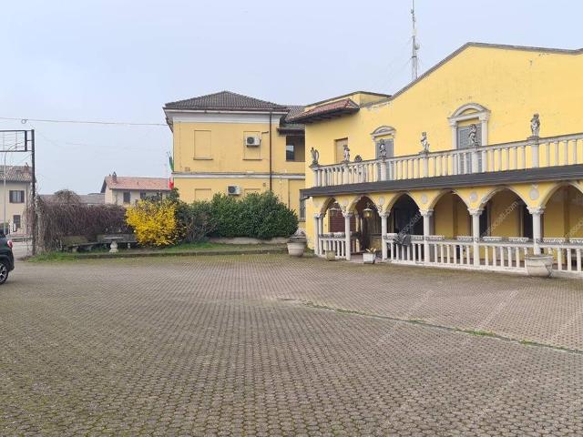 Negozio in affitto a Vernate