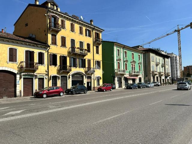 Negozio in affitto a Verona