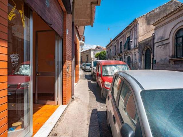 Negozio in affitto a Viagrande