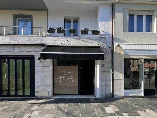 Negozio in affitto a Viareggio