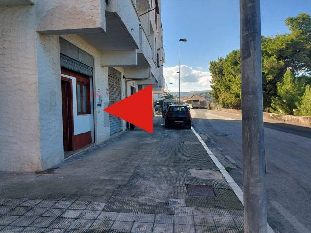 Negozio in affitto a Vieste