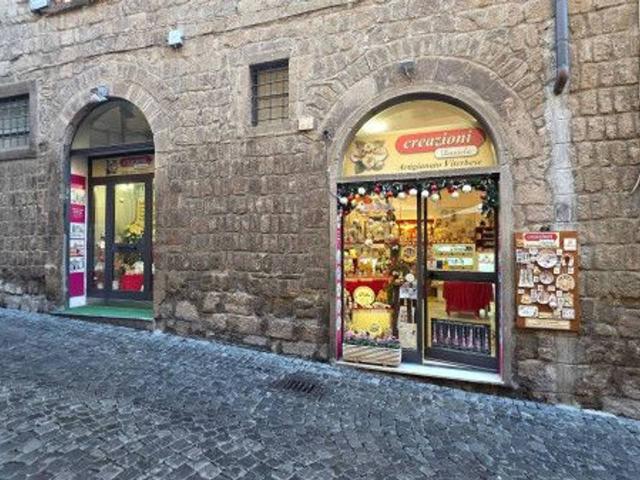 Negozio in affitto a Viterbo