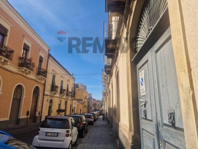 Negozio in affitto a Acireale