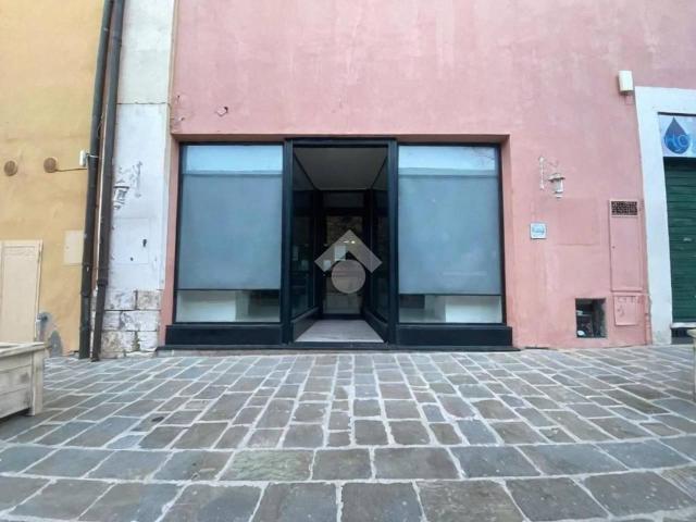 Negozio in affitto a Acquasparta