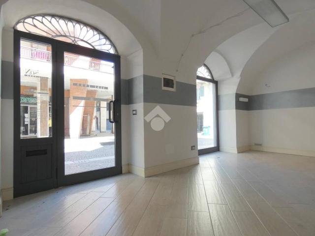 Negozio in affitto a Acqui Terme