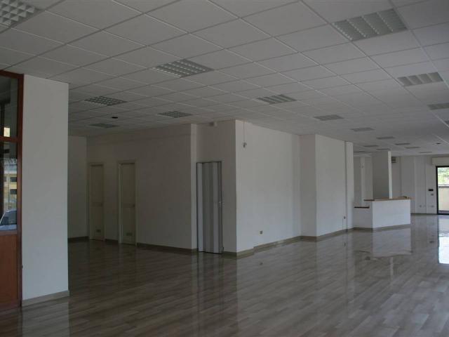 Negozio in affitto a Afragola