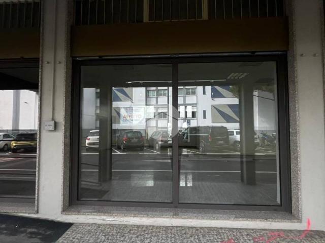 Negozio in affitto a Albano Sant'Alessandro