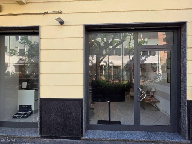 Negozio in affitto a Albenga