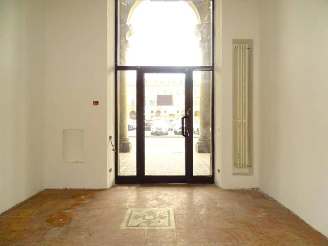 Negozio in affitto a Alessandria