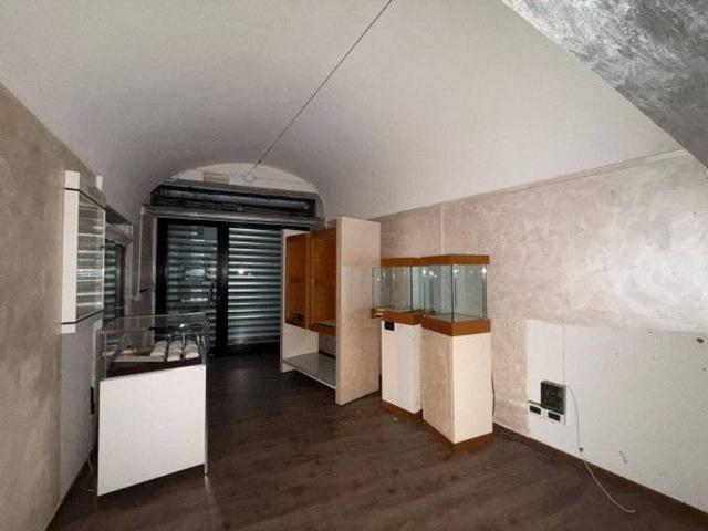 Negozio in affitto a Alessandria