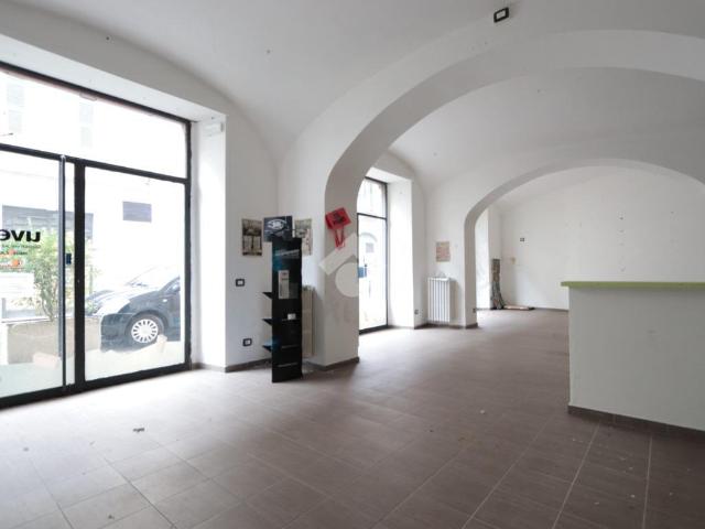 Negozio in affitto a Alessandria