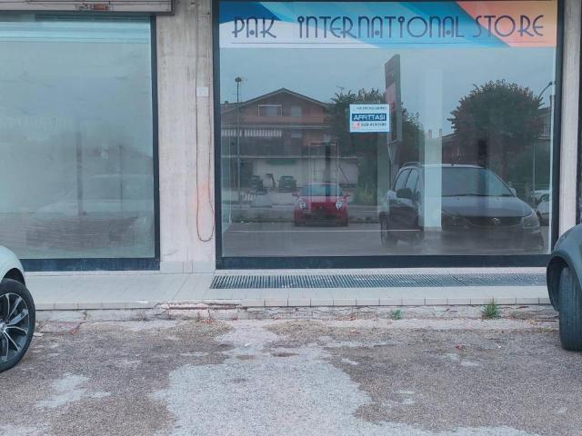 Negozio in affitto a Altidona
