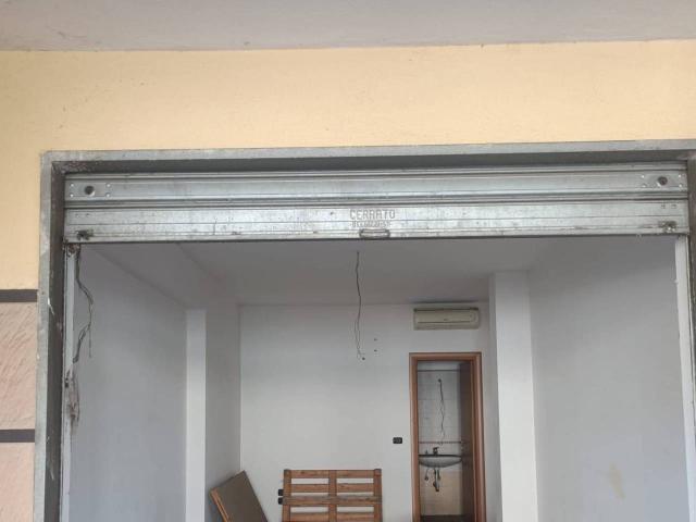 Negozio in affitto a Angri