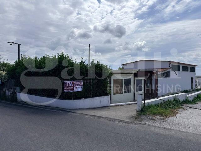 Negozio in affitto a Bacoli