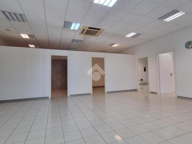Negozio in affitto a Bagnolo San Vito