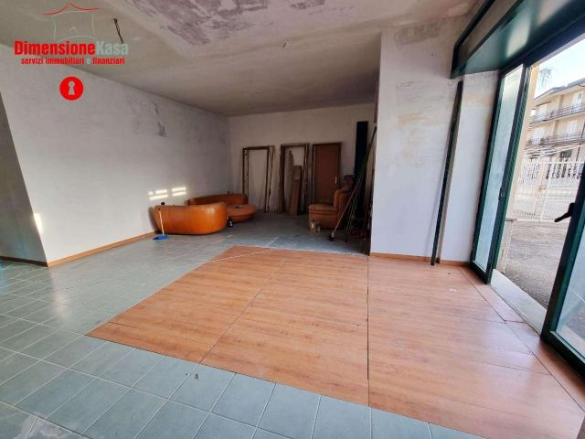 Negozio in affitto a Baiano