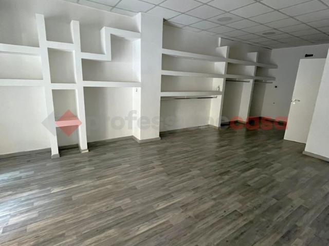 Negozio in affitto a Bari