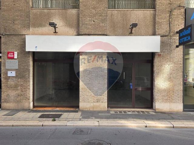 Negozio in affitto a Bari