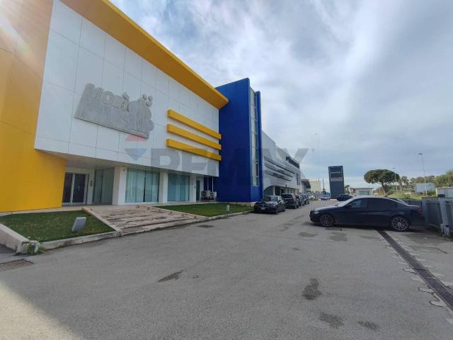 Negozio in affitto a Barletta