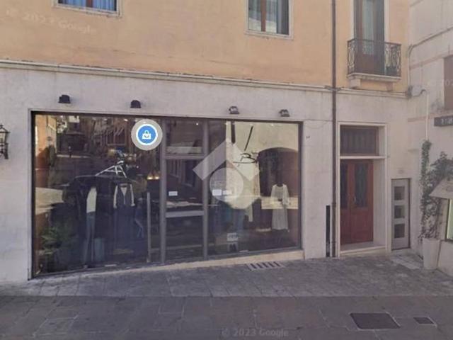 Negozio in affitto a Bassano Del Grappa
