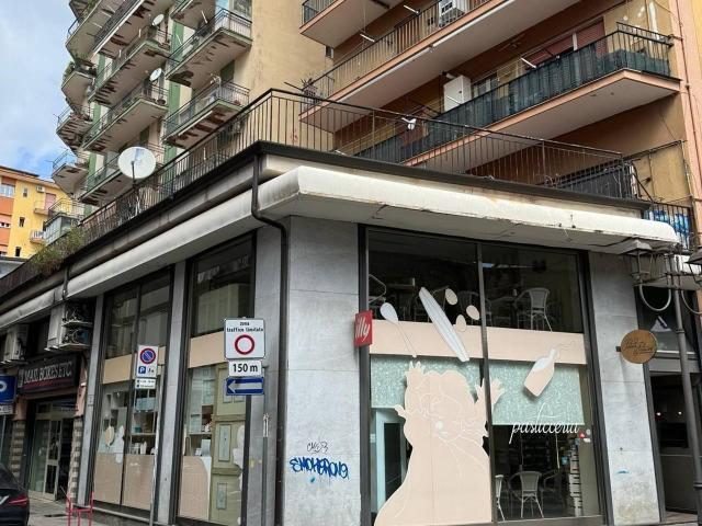 Negozio in affitto a Battipaglia