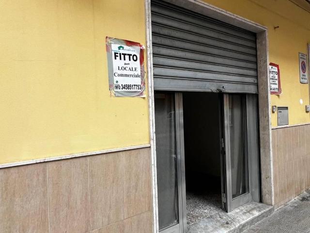Negozio in affitto a Battipaglia