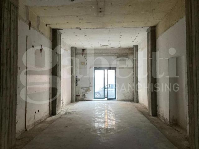 Negozio in affitto a Battipaglia
