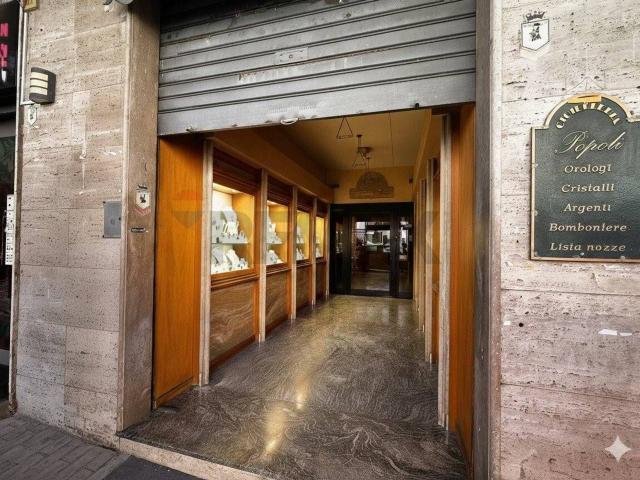 Negozio in affitto a Benevento